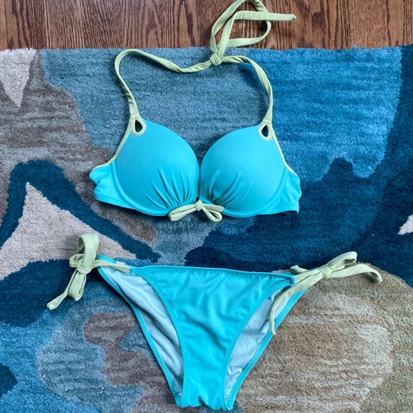 Victoria's Secret Underwire Bikini set - Picture 2 of 7